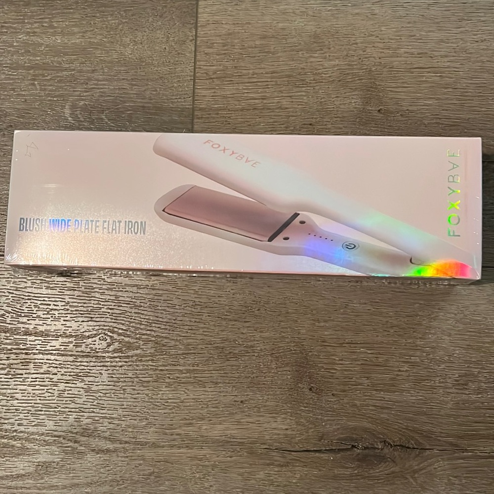 FoxyBae Wide Plate Flat Iron
